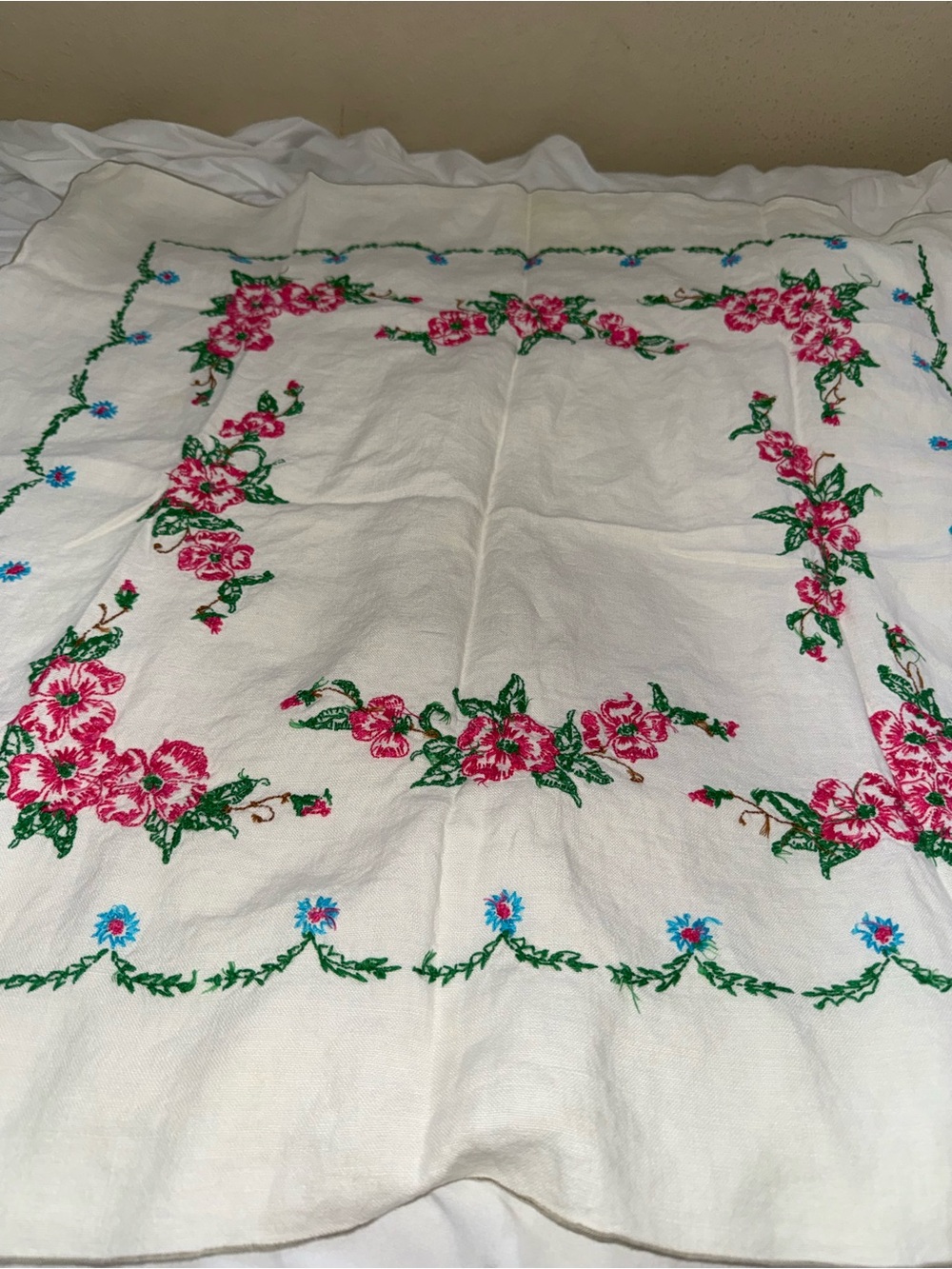 Vtg LinenHand-Embroidered White Floral Tablecloth with Pink  stunning 31x31